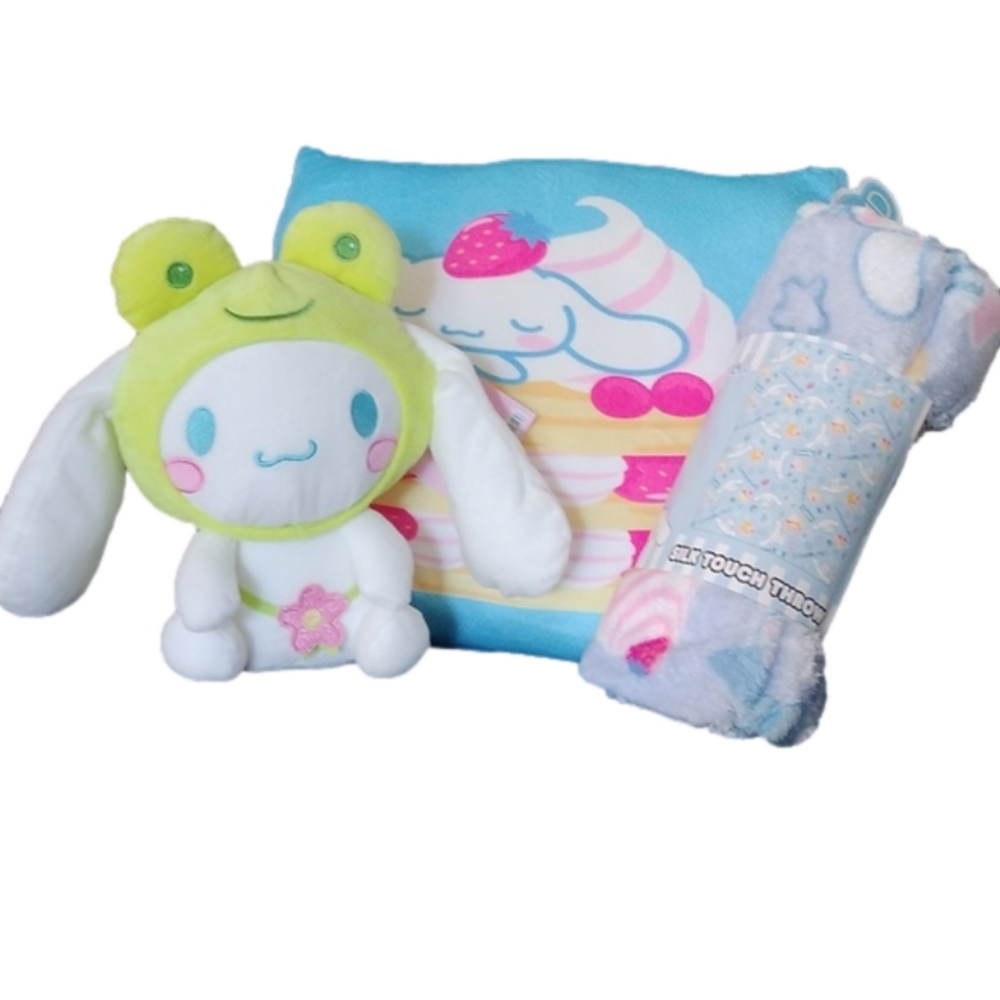 Hello Kitty & Friends Cinnamoroll with Silk Touch Blanket & Cloud Pillow